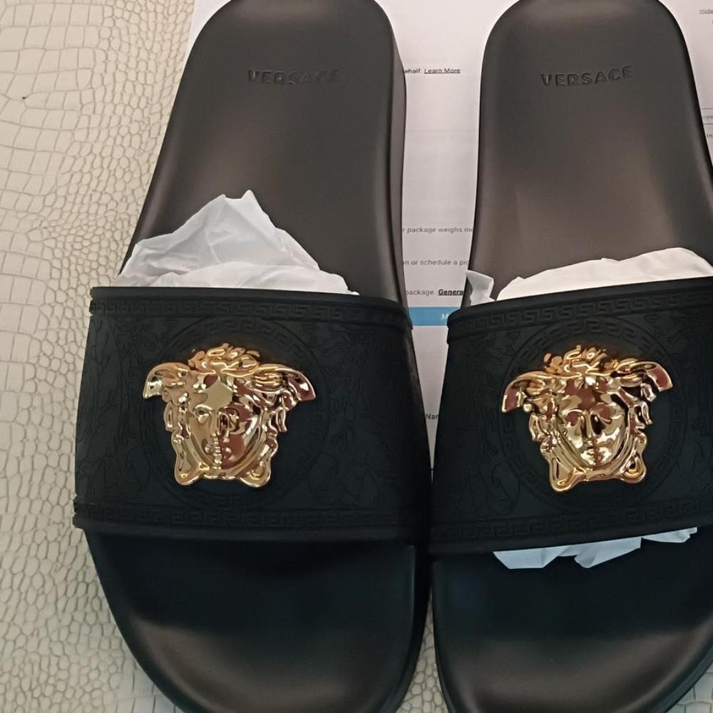 💋 Versace Authentic size 39 *NEW